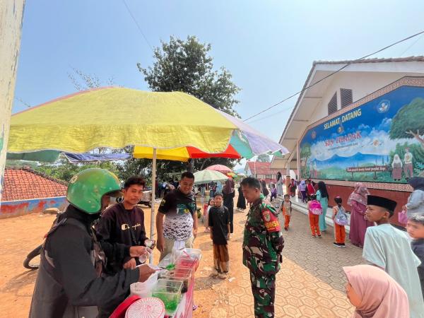 Pedagang Jajanan Sekolah di Cibadak Beradaptasi di Tengah Program MBG