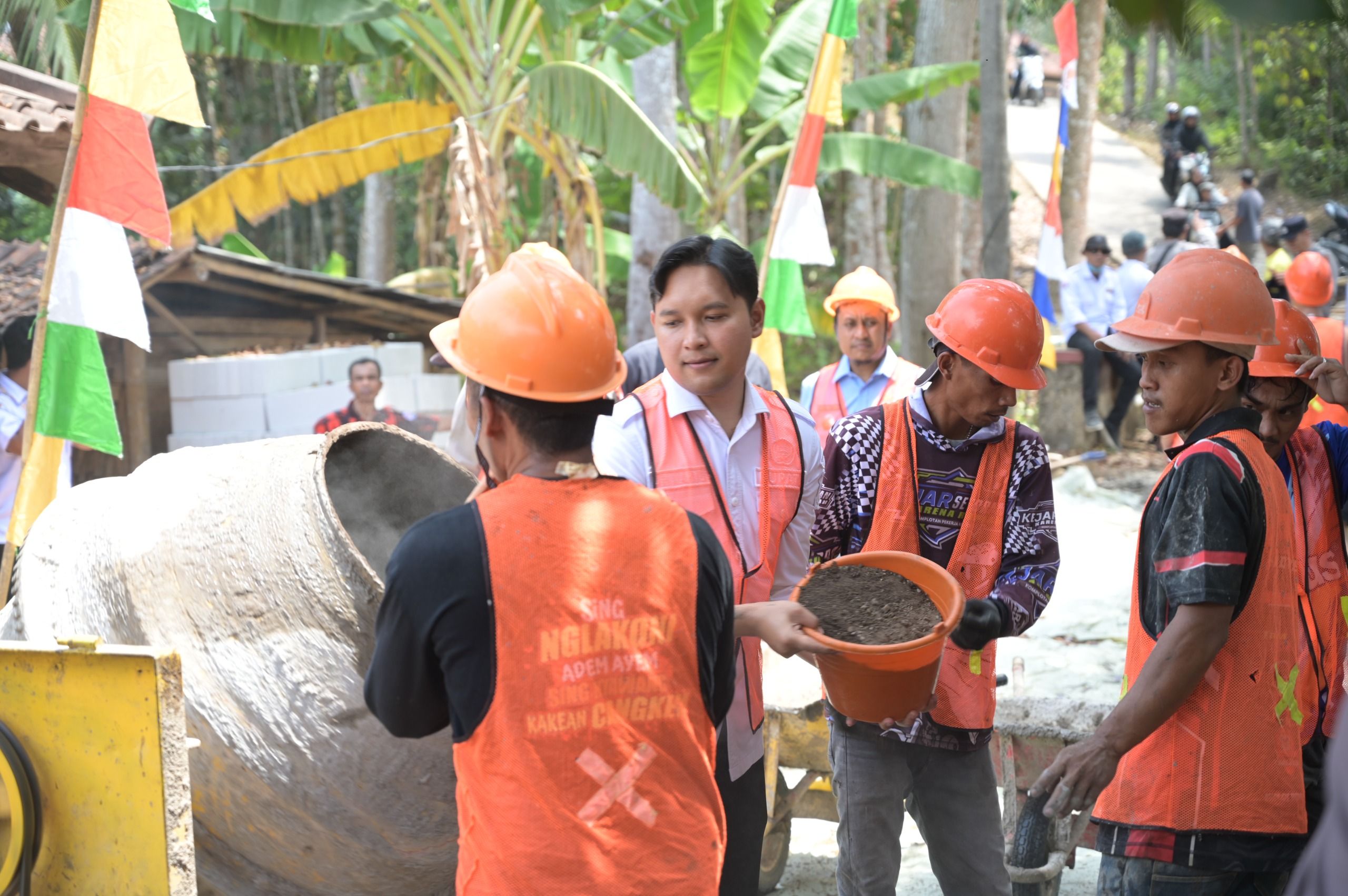 Bupati Cianjur Pimpin Gorol Pembangunan Jalan di Sukaraharja