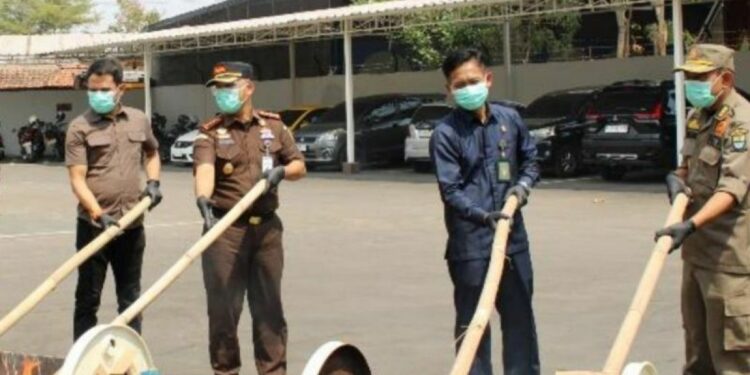 Kejari Kota Cirebon Musnahkan 76.548 Butir Obat Farmasi