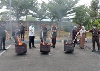 Kejari Majalengka Musnahkan Barang Bukti dari 28 Perkara Inkrah