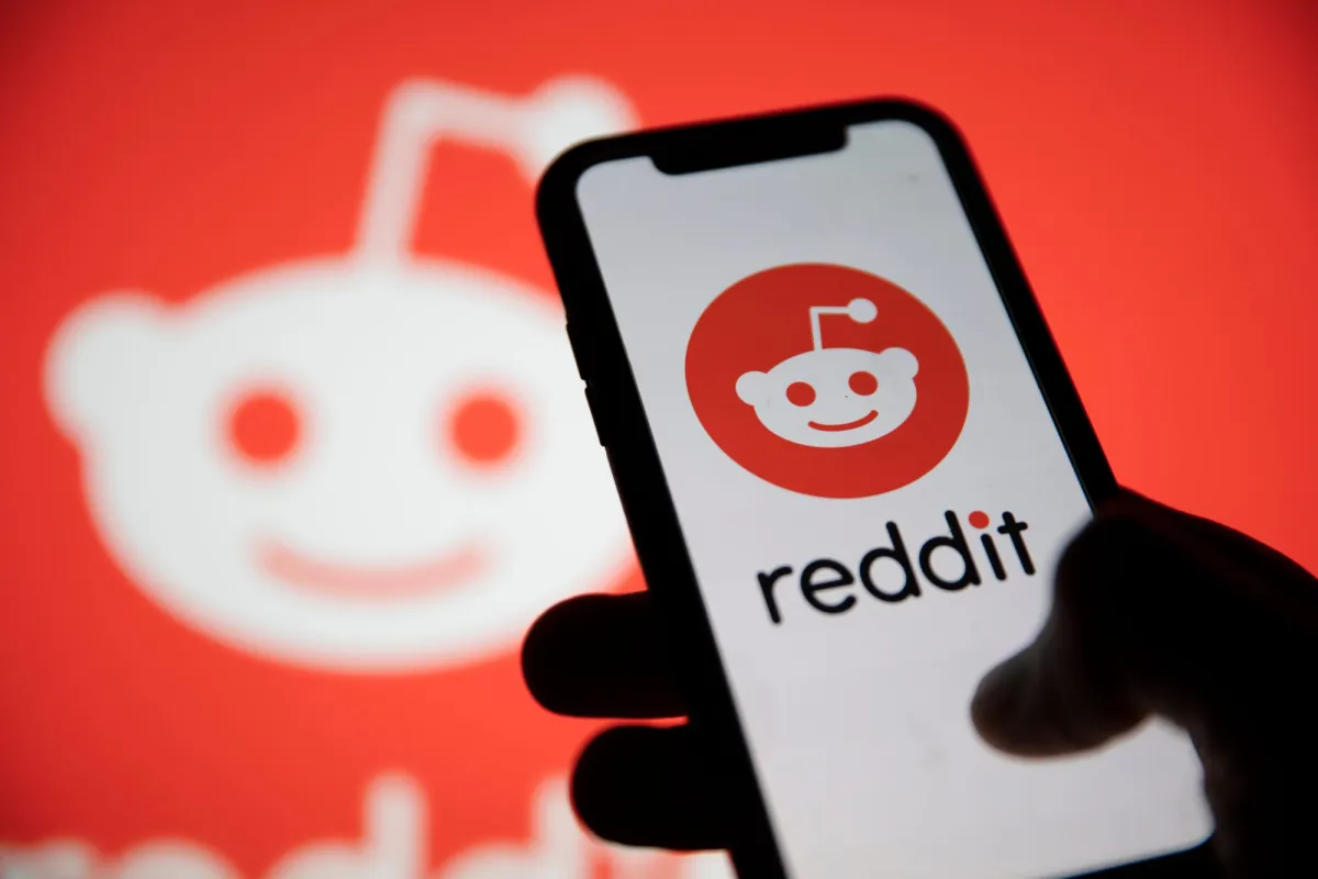 Reddit Beralih ke Pengalaman Login saat Trafik Pencarian Menurun