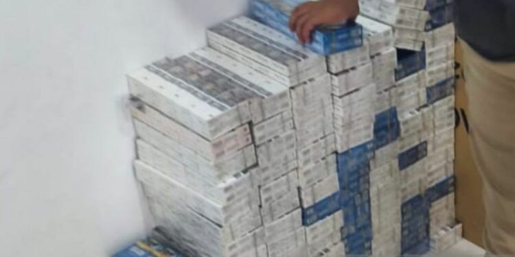 Satpol PP Cirebon Gagalkan Pengiriman 48 Bal Rokok Ilegal via Bus