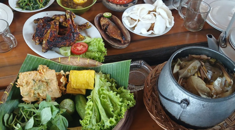 Saung de Faqih Cianjur, Kuliner Sunda Bernuansa Pedesaan
