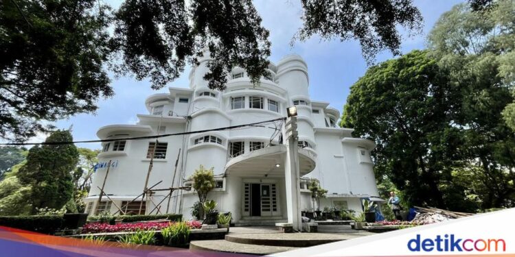 Villa Isola Bandung: Dari Rumah Berretty hingga Gedung Rektorat UPI
