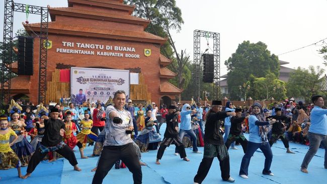 Tari Sunda dan Silat Meriahkan CFD di Alun-Alun Kabupaten Bogor